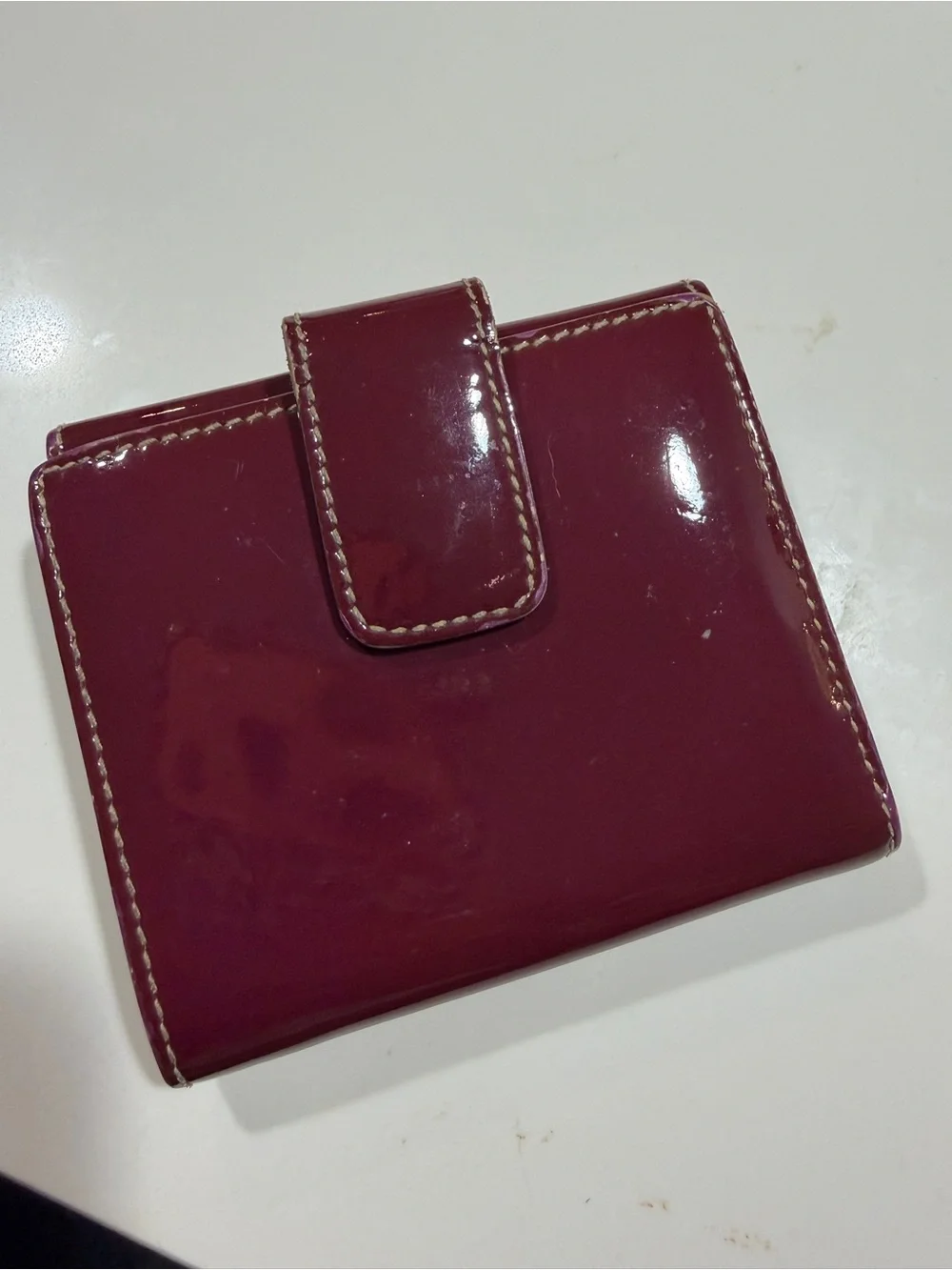 GUCCI Patent Leather Bow Accent Compact Wallet - Burgundy - Picture 4 of 8